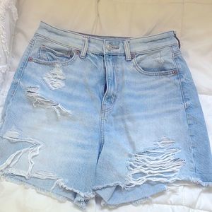 American Eagle short